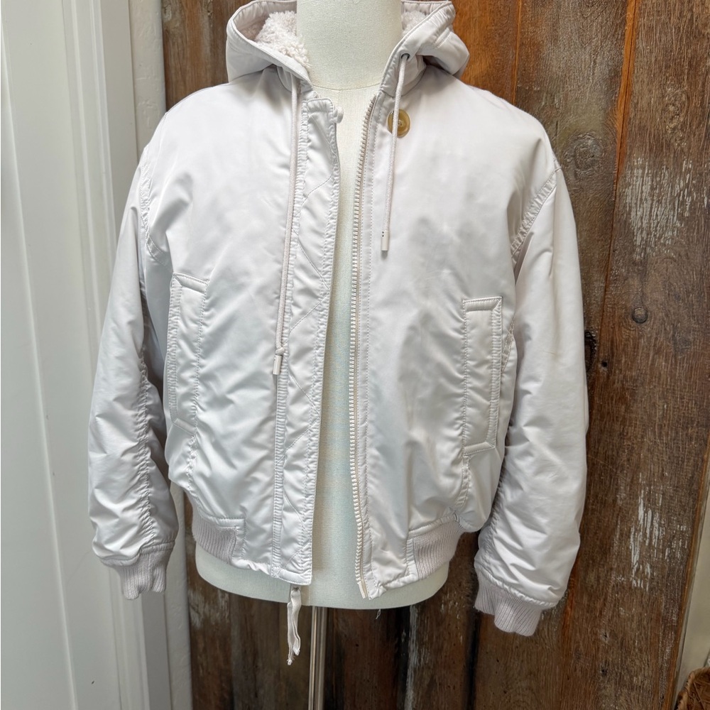 Vince Women's Cream 90’s Style Bomber Jacket with faux fur lining Size L